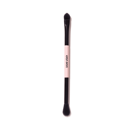 The Liquid Eyeshadow Brush - Thumbnail Image: 1