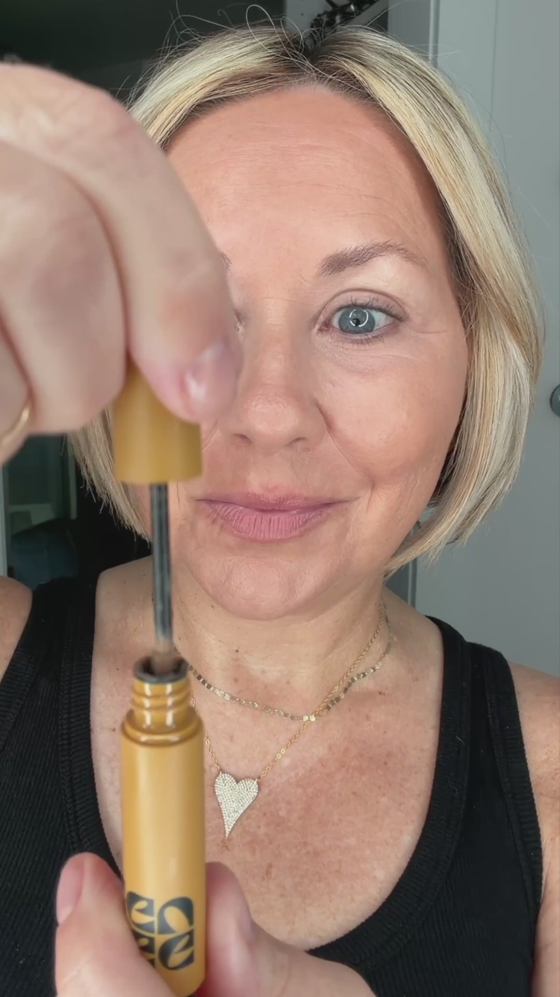 Load video: Blonde Variant 1